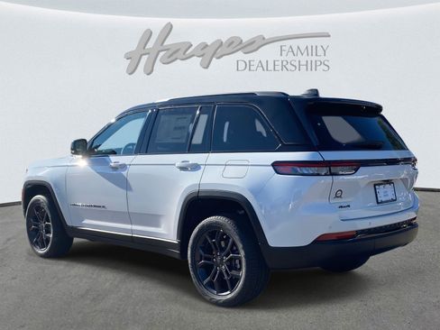 New 2025 Jeep Grand Cherokee Limited w/ Trailer Tow Package image 25