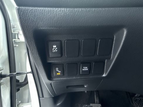 Used 2020 Nissan Pathfinder SV image 26