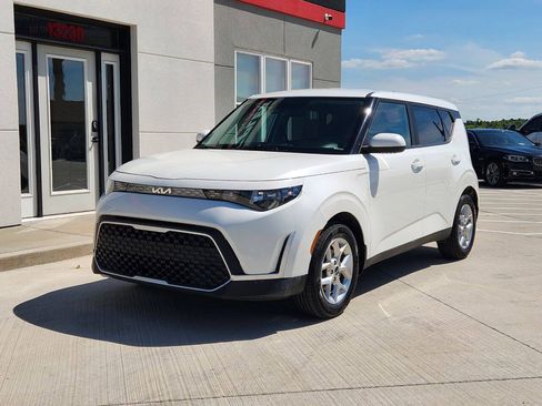 Used 2023 Kia Soul LX w/ LX Technology Package FWD image 2