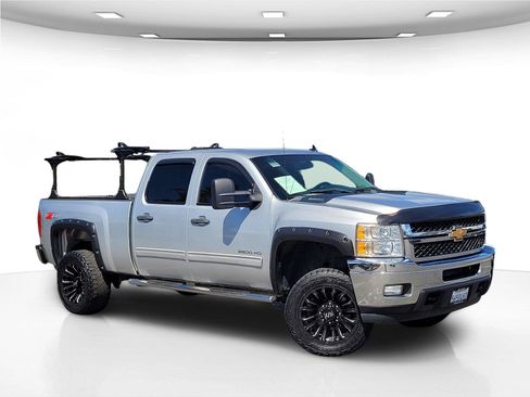 Used 2013 Chevrolet Silverado 2500 LT w/ Interior Plus Package AWD/4WD image 2