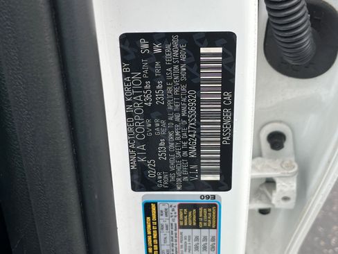 Used 2025 Nissan Versa SV FWD image 23