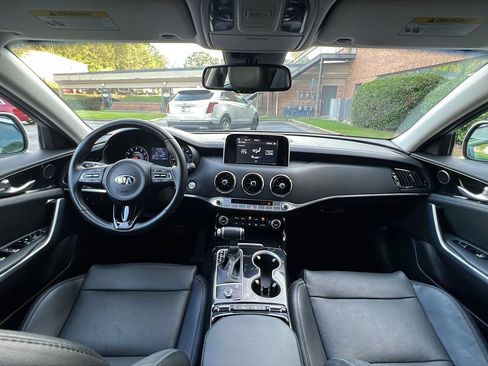 Used 2018 Kia Stinger RWD image 17