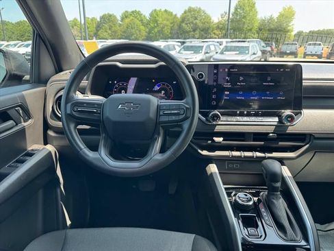 Used 2024 Chevrolet Colorado Trail Boss AWD/4WD image 12