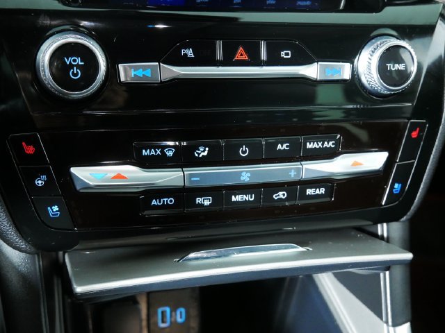 Used 2023 Ford Explorer Limited w/ Limited Technology Package AWD/4WD image 30
