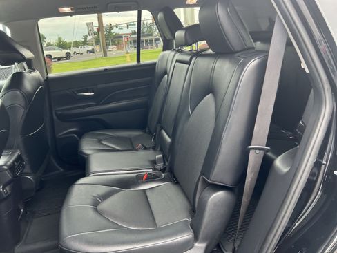 Used 2024 Toyota Grand Highlander AWD image 23