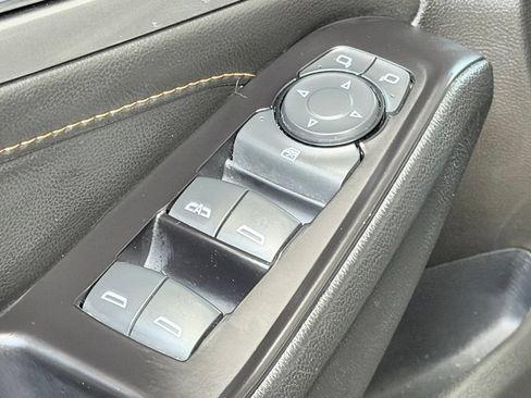 Used 2020 Chevrolet Traverse LT FWD image 11
