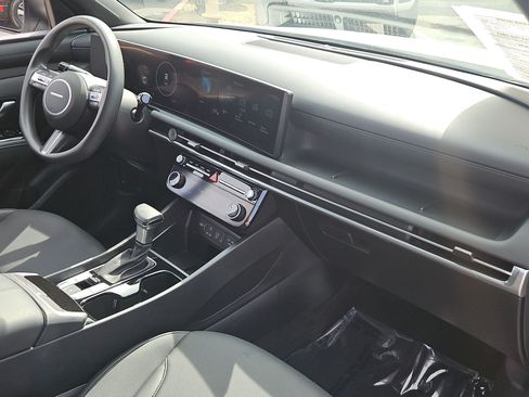 Certified 2025 Hyundai Santa Cruz SEL FWD image 27