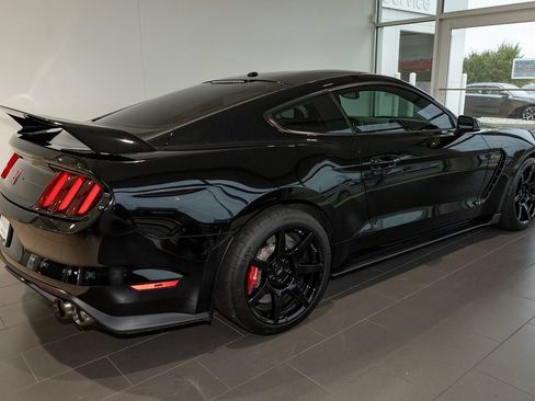 Used 2019 Ford Mustang Shelby GT350R w/ GT350R Equipment Group 920A RWD image 13