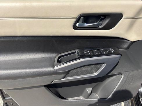 Used 2022 Nissan Pathfinder SL FWD image 20