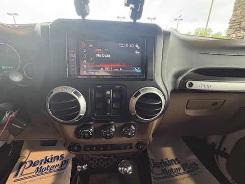 Used 2013 Jeep Wrangler Unlimited Sahara w/ Connectivity Group AWD/4WD image 16