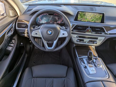 Used 2022 BMW 750i xDrive AWD/4WD image 16