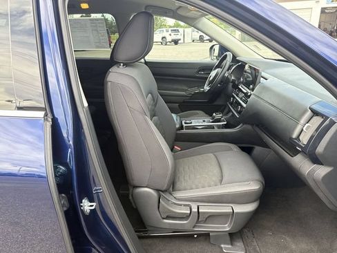 Used 2025 Nissan Pathfinder SV AWD/4WD image 24