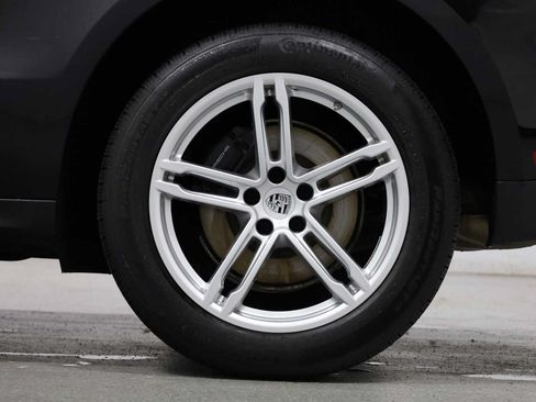 Certified 2024 Porsche Macan AWD/4WD image 39