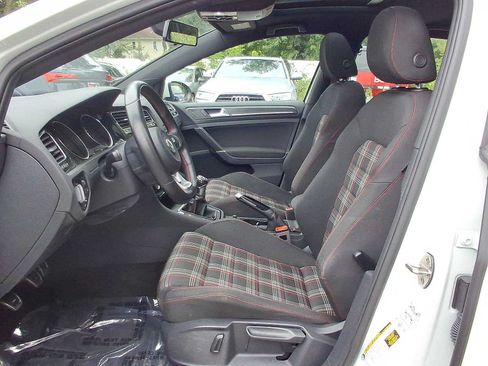 Used 2018 Volkswagen GTI SE FWD image 17
