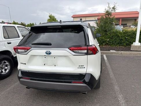 Used 2021 Toyota RAV4 XSE AWD/4WD image 8