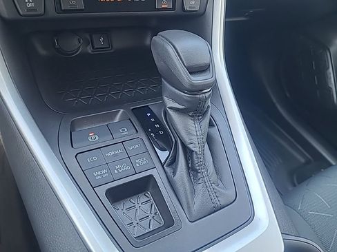 Used 2022 Toyota RAV4 XLE image 21