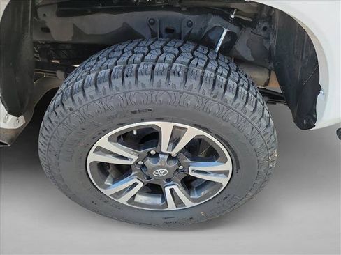 Used 2019 Toyota Tacoma TRD Sport AWD/4WD image 11