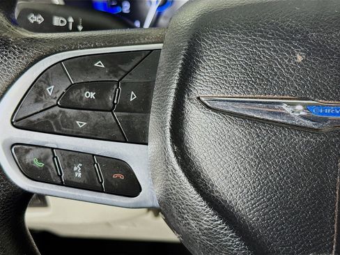 Used 2021 Chrysler Voyager Lxi image 13