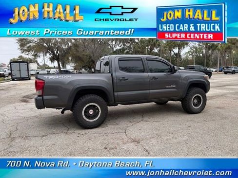 Used 2017 Toyota Tacoma TRD Off-Road w/ Premium & Technology Package image 12