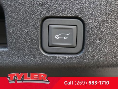 New 2026 Chevrolet Traverse LT w/ Driver Confidence Package AWD/4WD image 17