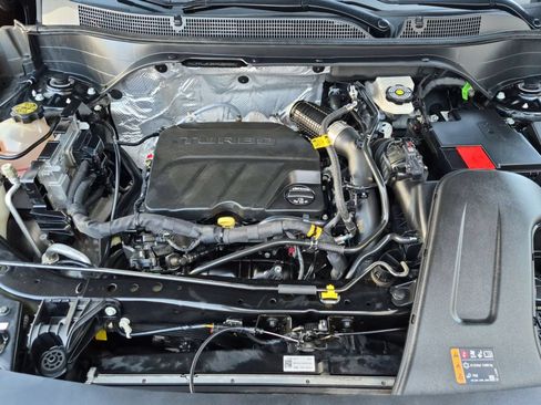 Used 2024 Chevrolet Trax RS w/ Sunroof Package FWD image 29