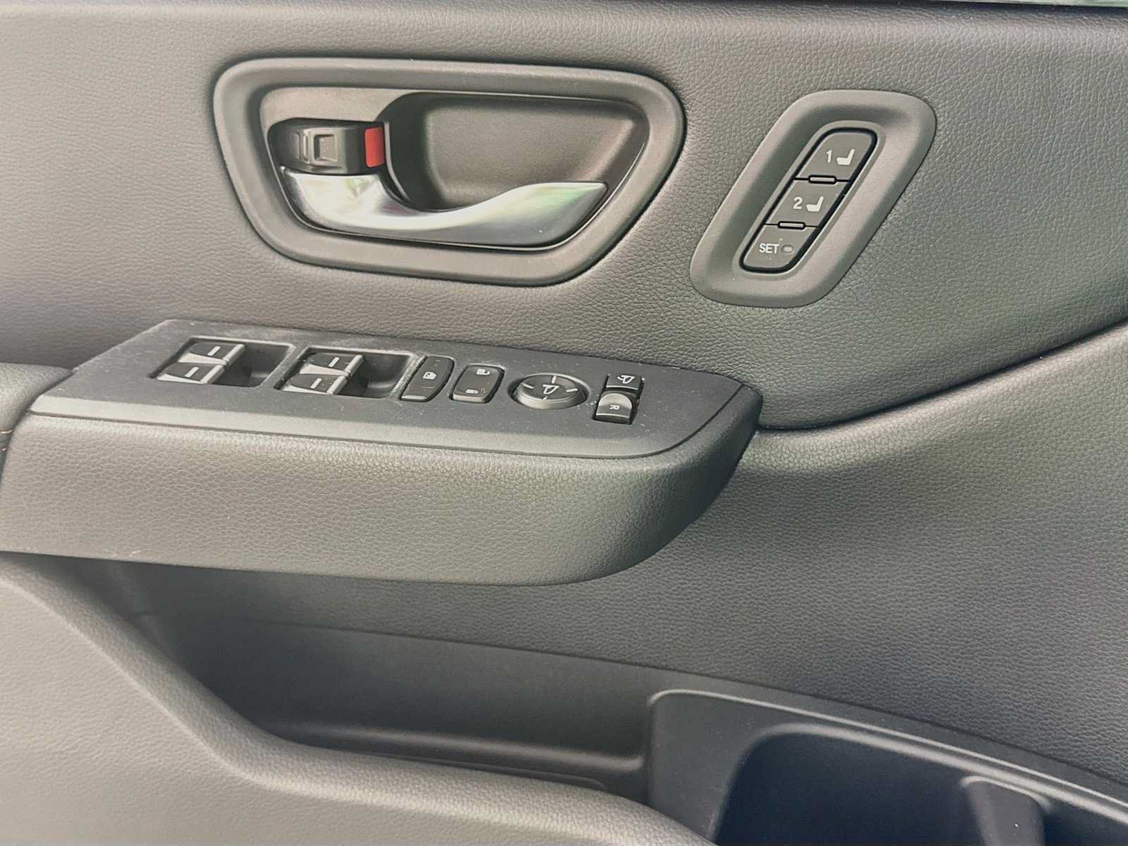 Certified 2024 Honda Pilot TrailSport image 17