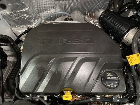 Used 2024 Chevrolet Trax RS w/ Sunroof Package image 19