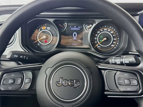 Used 2025 Jeep Wrangler Sport image 23