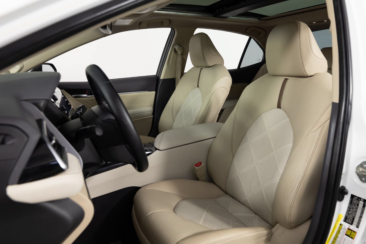 Used 2018 Toyota Camry XLE FWD image 15