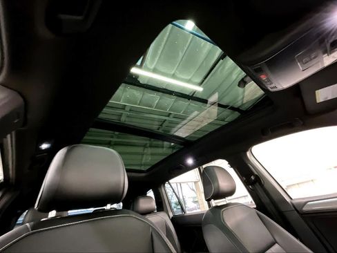 Used 2022 Volkswagen Tiguan SE R-Line image 25