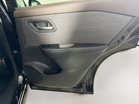 Used 2023 Nissan Rogue SV FWD image 28