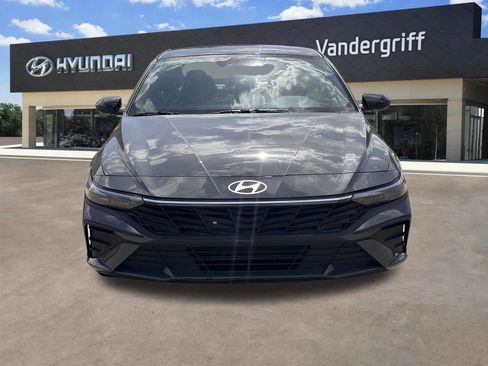 Used 2025 Hyundai Elantra Sport image 5