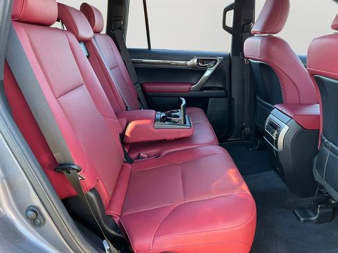 Used 2023 Lexus GX 460 Premium w/ Premium Package image 8
