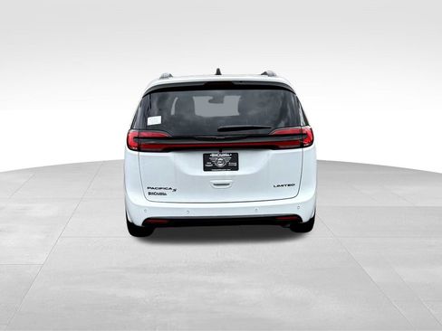 New 2026 Chrysler Pacifica Limited w/ Uconnect Theater Family Group image 6