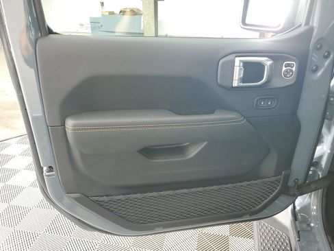 New 2025 Jeep Gladiator Sport image 26