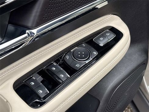 New 2026 Lincoln Corsair Premiere image 22