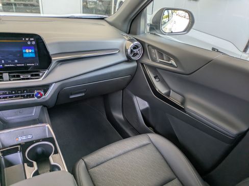 Used 2025 Chevrolet Equinox LT w/ Convenience Package II FWD image 18