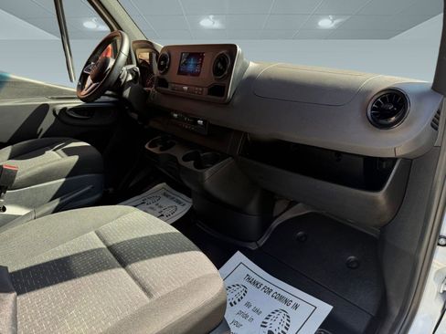 Used 2022 Mercedes-Benz Sprinter 2500 image 22