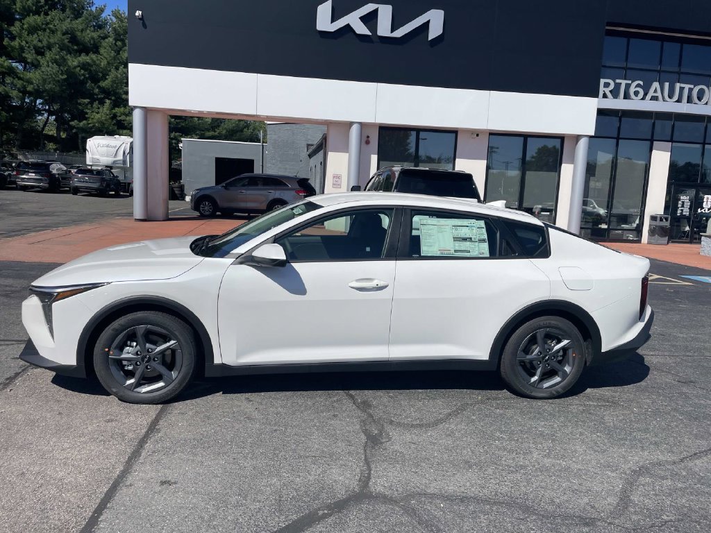 New 2026 Kia K4 FWD image 2