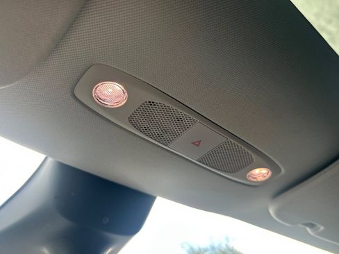 Used 2022 Tesla Model Y Long Range image 23