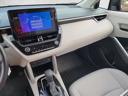 Used 2025 Toyota Corolla Cross L image 20