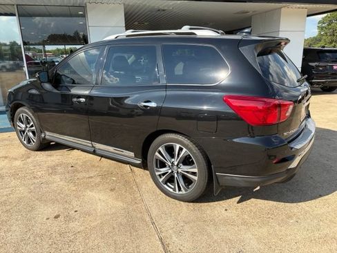 Used 2020 Nissan Pathfinder Platinum FWD image 3