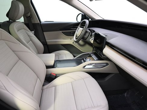 New 2025 Lincoln Nautilus Reserve image 16