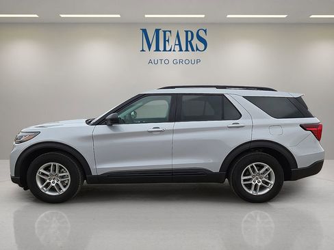 Used 2026 Ford Explorer Active w/ Active Comfort Package RWD image 2