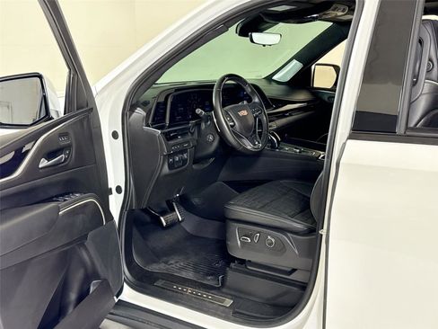 Used 2024 Cadillac Escalade V w/ LPO, ONYX Package image 12
