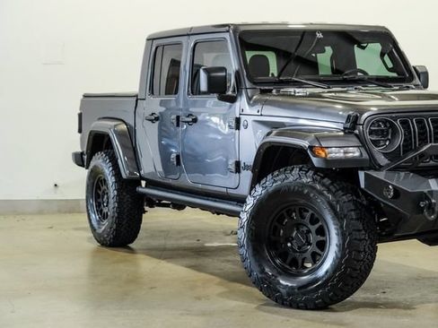 Used 2025 Jeep Gladiator Sport AWD/4WD image 29