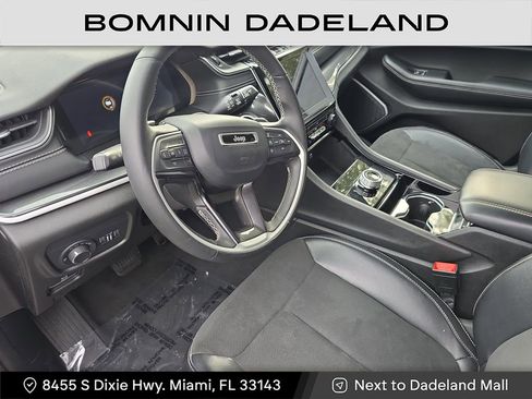 Used 2022 Jeep Grand Cherokee L Laredo image 18