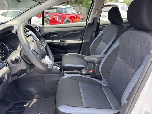 Used 2025 Nissan Versa SV w/ Trunk Package FWD image 9