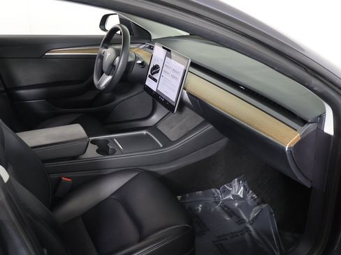 Used 2023 Tesla Model 3 Standard Range image 27