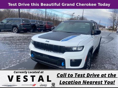 New 2023 Jeep Grand Cherokee Trailhawk AWD/4WD image 3